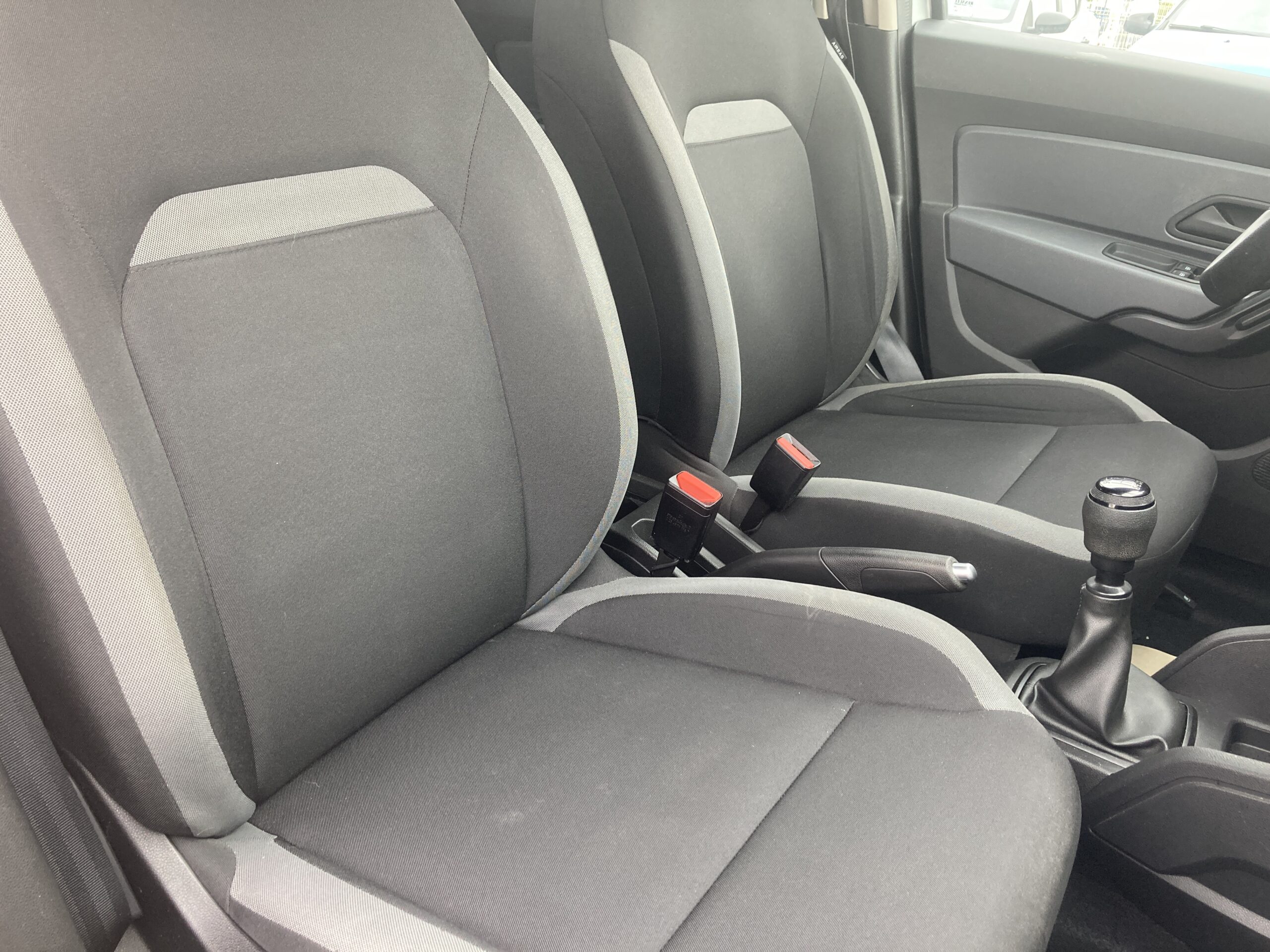 DACIA DUSTER TCE 90 FAP 4×2 ESSENTIEL