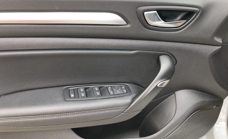 RENAULT MEGANE IV BERLINE BLUE DCI 115 INTENS