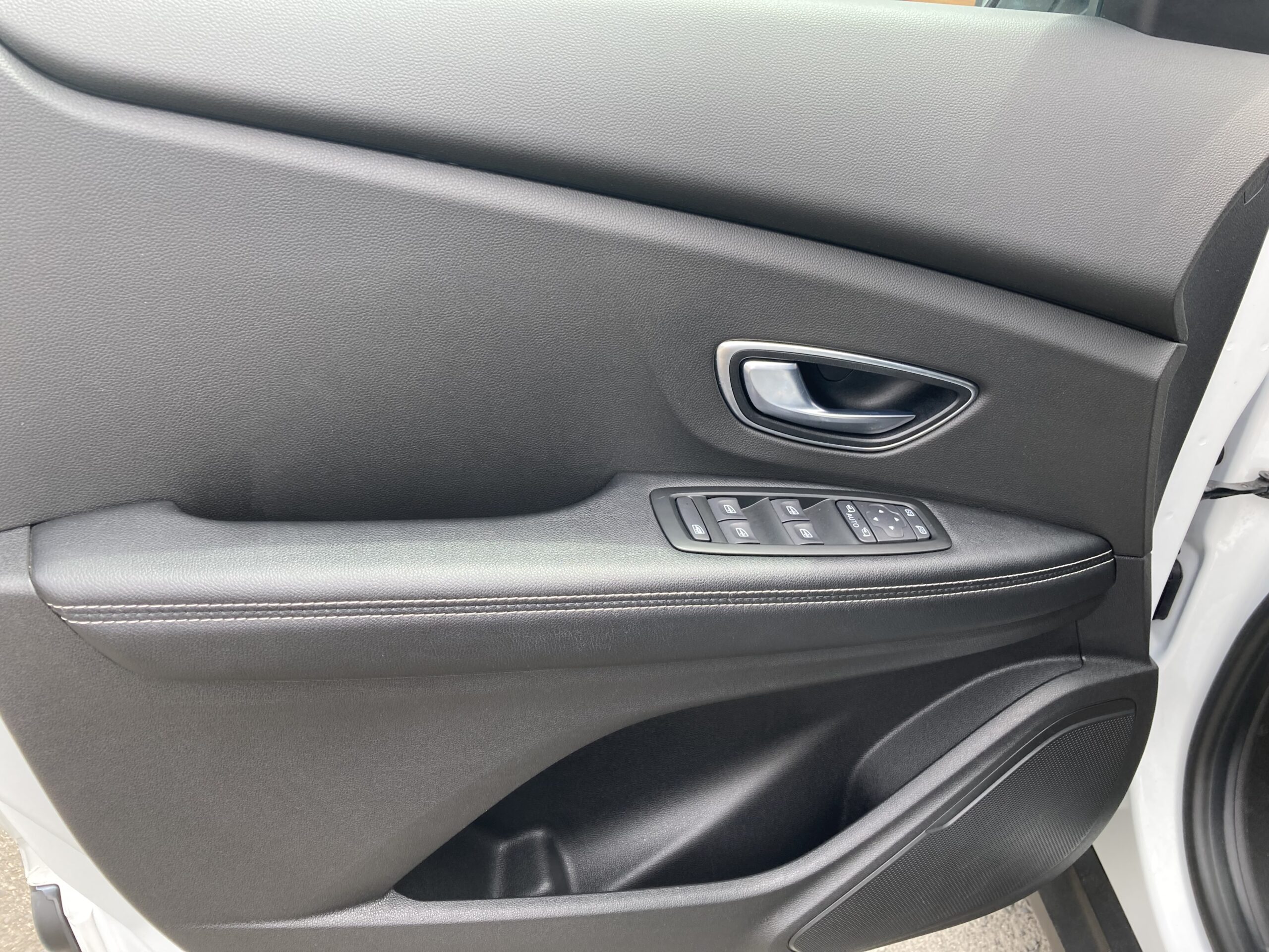 RENAULT SCENIC IV DCI 110 ENERGY EDC LIMITED