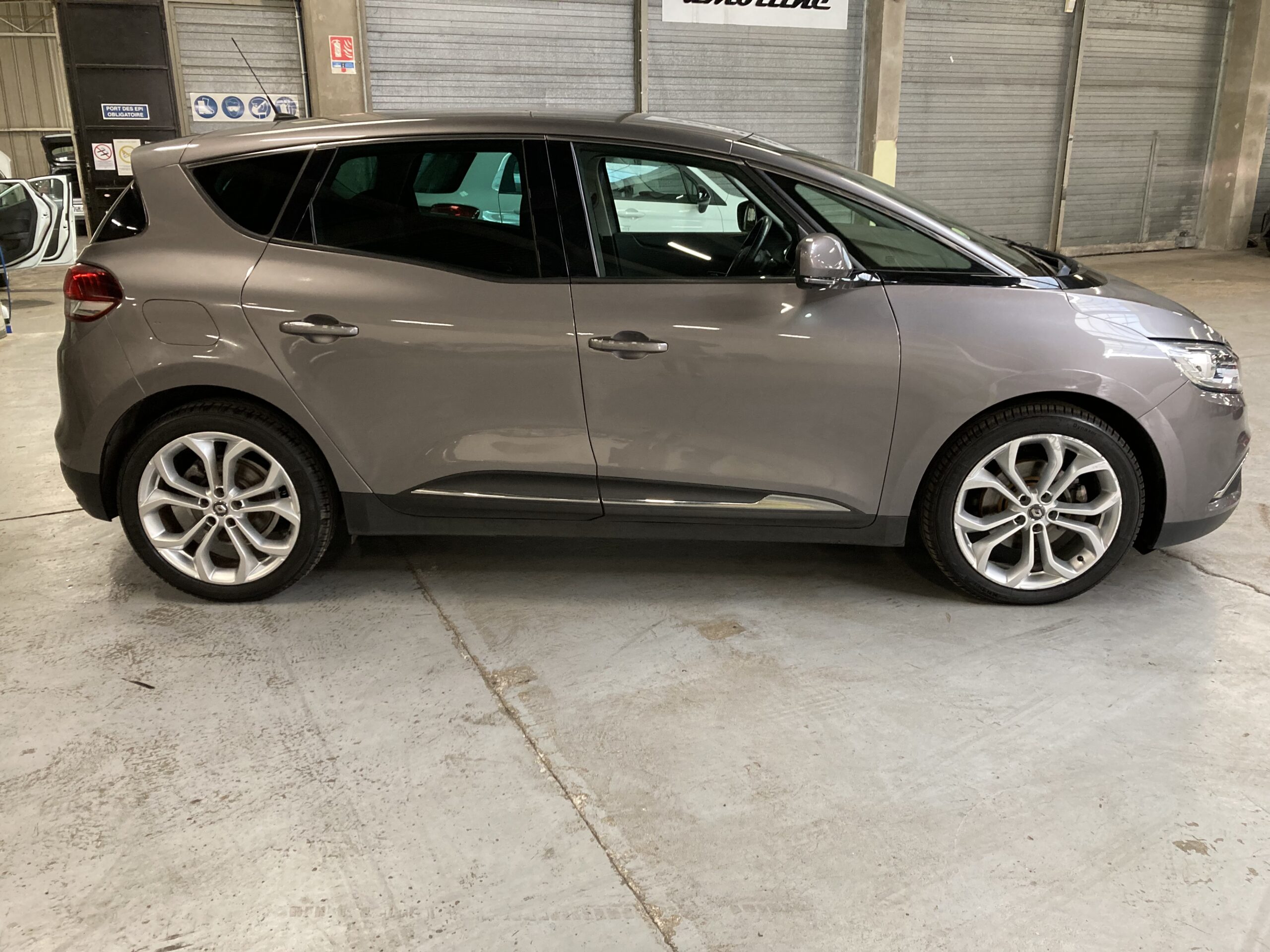 RENAULT SCENIC IV BLUE DCI 120 BUSINESS