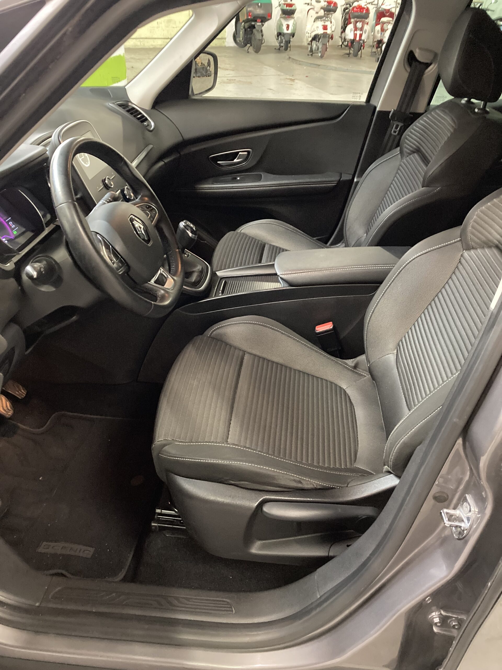RENAULT SCENIC IV BLUE DCI 120 BUSINESS