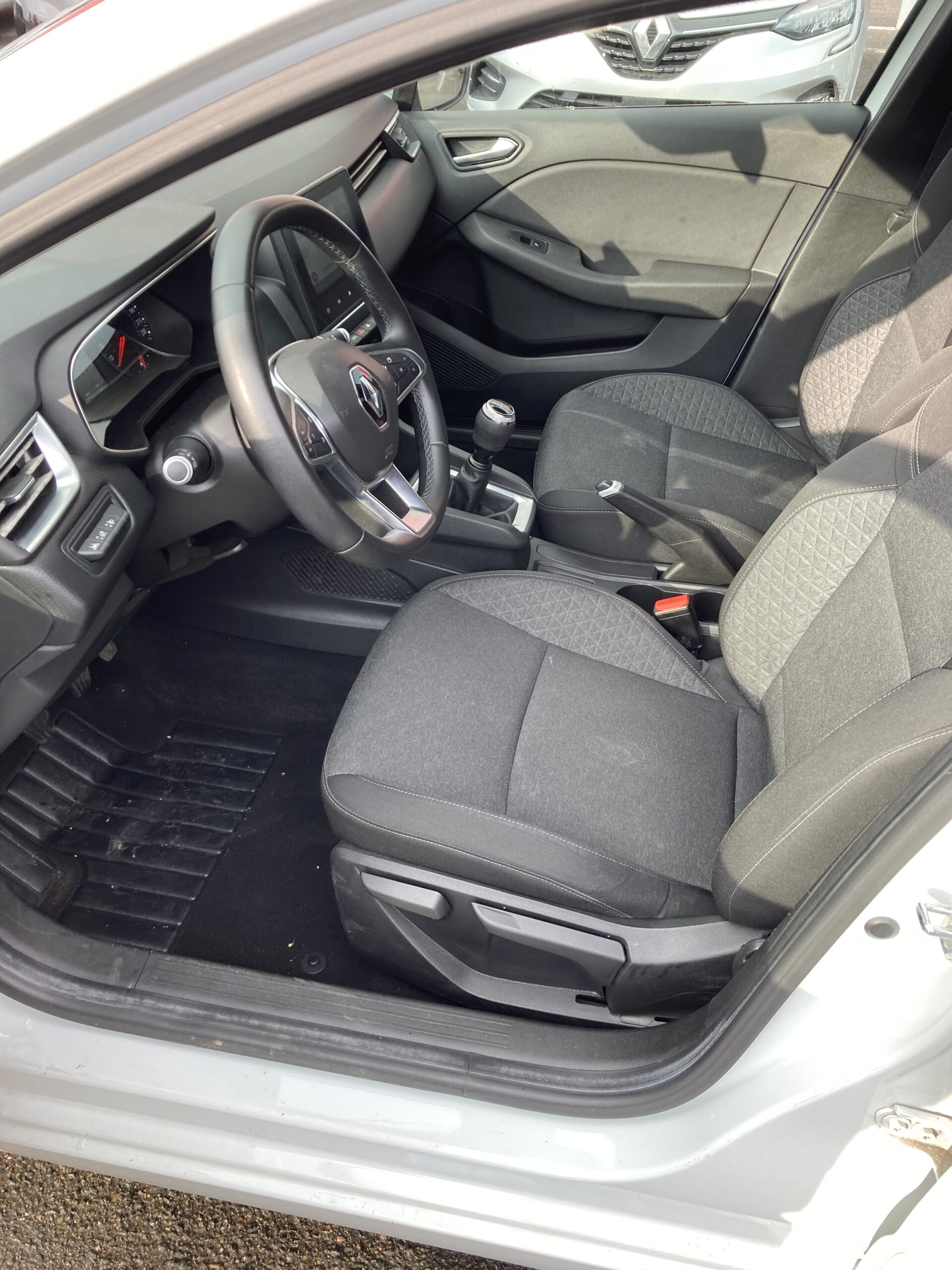 RENAULT CLIO V TCE 100 BUSINESS