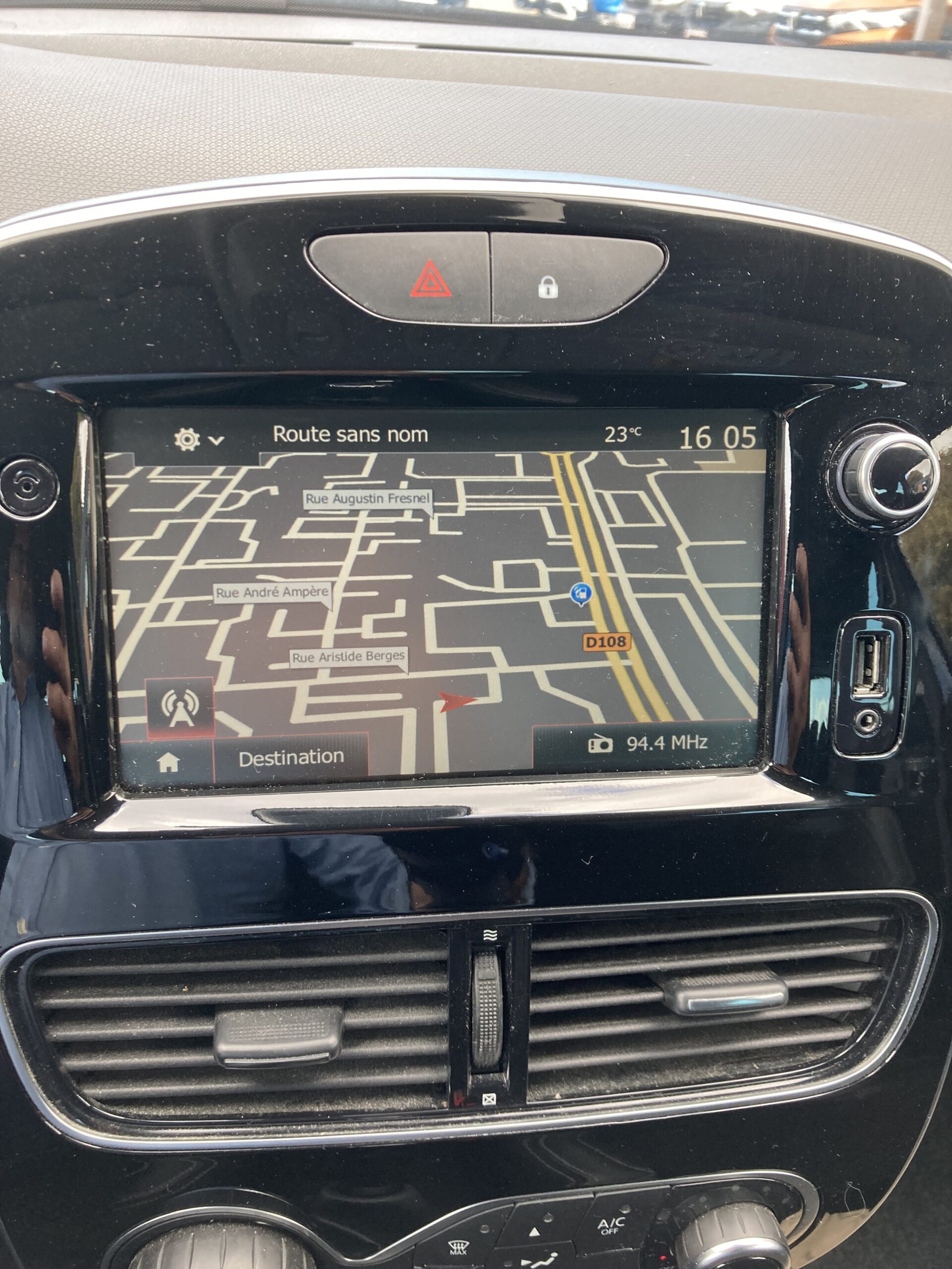 RENAULT CLIO IV DCI 90 EA6 INTENS